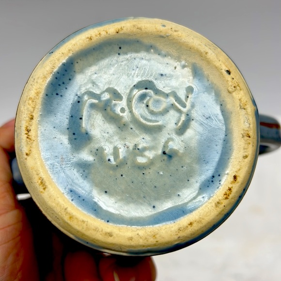 Vintage “McCoy” pottery USA small glazed watering can with cabbage rise design - Picture 11 of 11